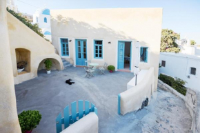 Santorinio Yellow House